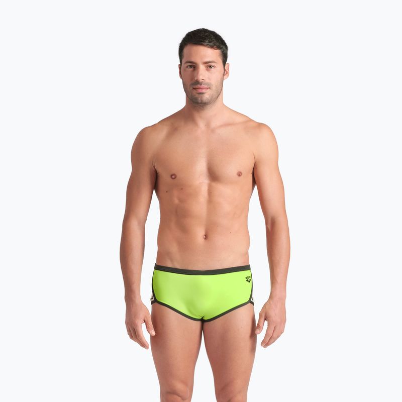 Slip înot bărbați Arena Icons Swim Low Waist Short (lime/dark)